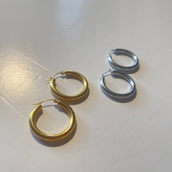 Claire's Set of 2 Pairs of Hoop Earrings Gold & Silver - Picture 5 of 7